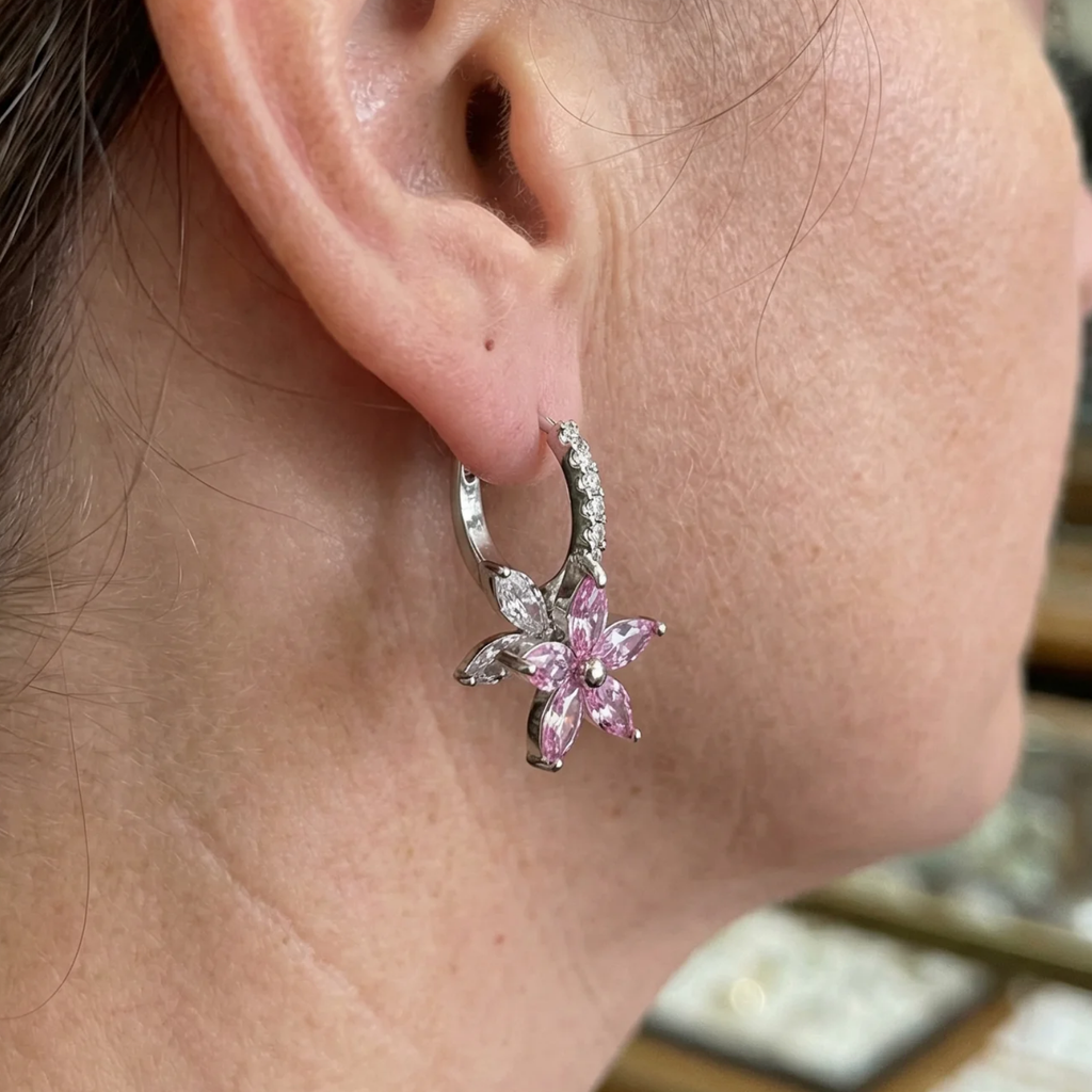 Amara Blütenohrringe in Rosa | Weissgold
