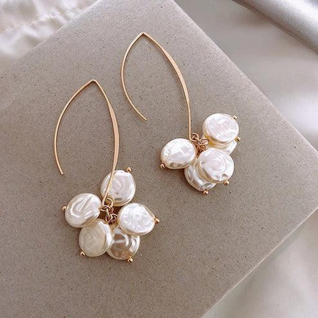 Elegante Ohrringe mit Perle und Kristall