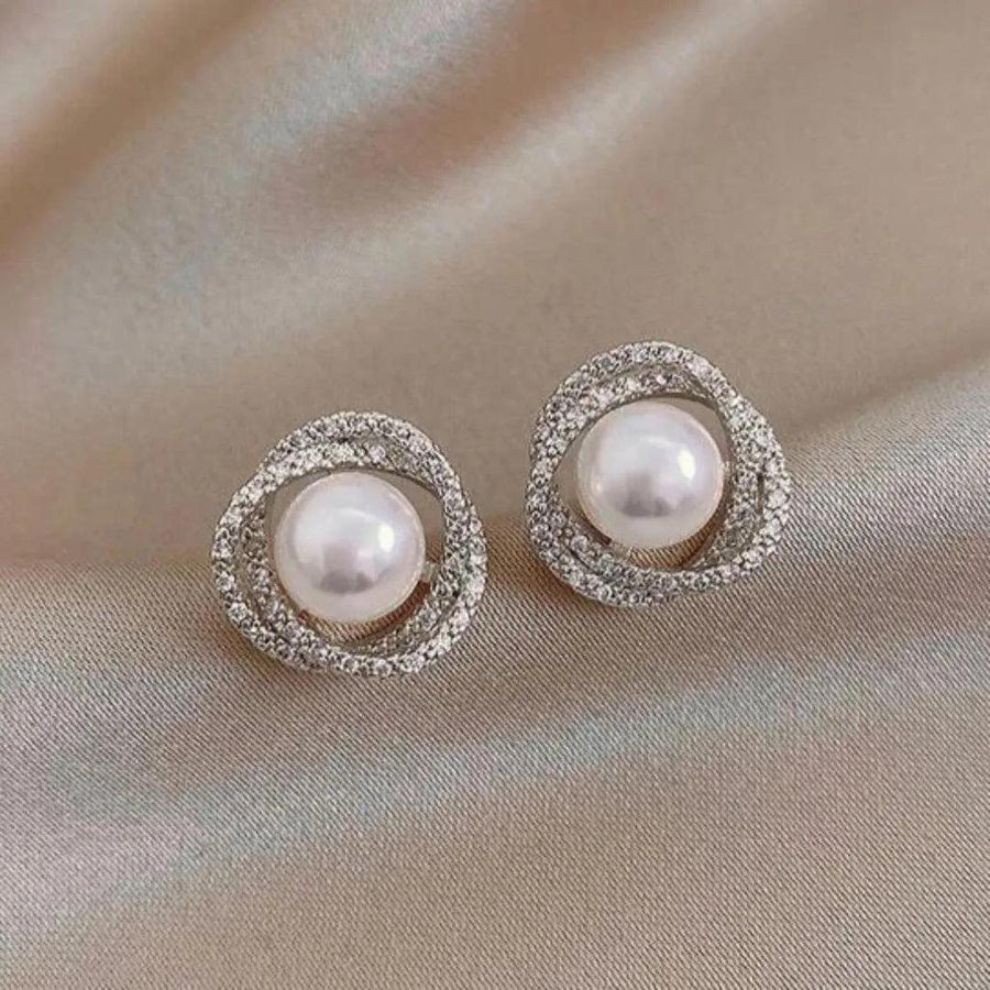 Glänzende Spiralohrringe mit eleganten Perlen