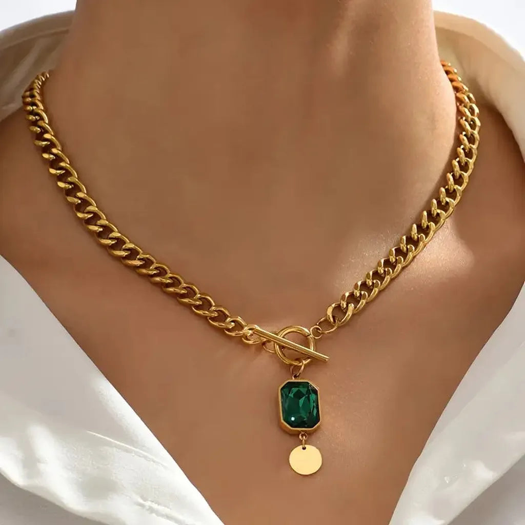 Halskette mit grosser Kette und Smaragd-Anhänger | Gold