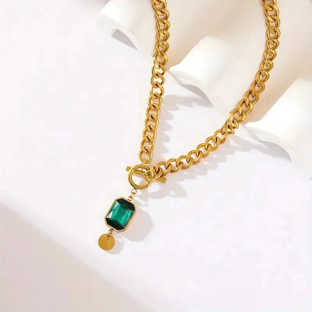 Halskette mit grosser Kette und Smaragd-Anhänger | Gold
