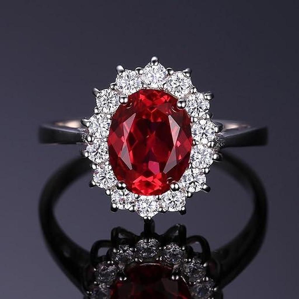 Klassischer Ring mit Rubin und Weissgold-Rand