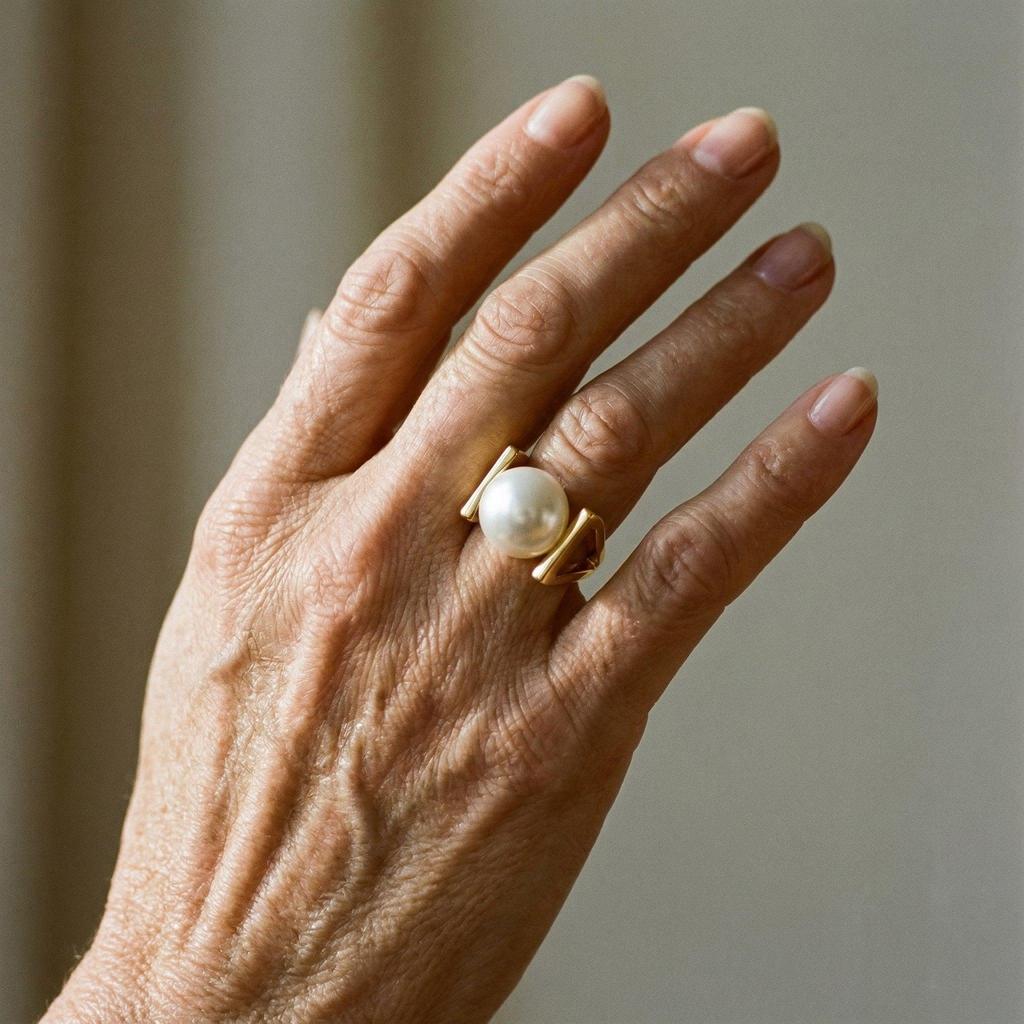 Retro-Goldring mit Perlenbesatz