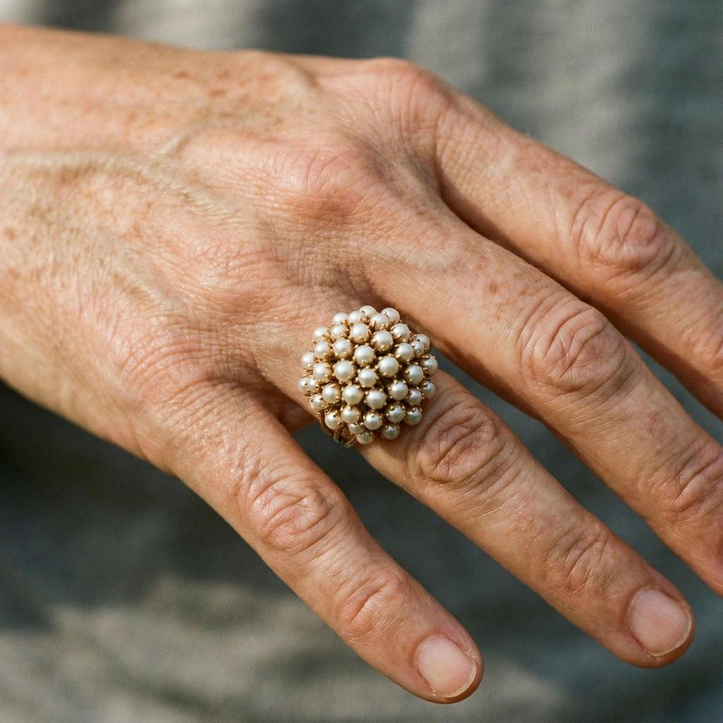 Ring mit Perlenbesatz