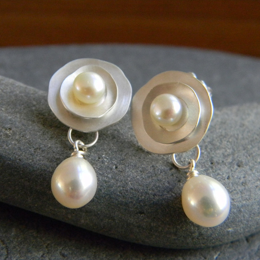Vintage-Ohrringe aus Weissgold mit Margeriten